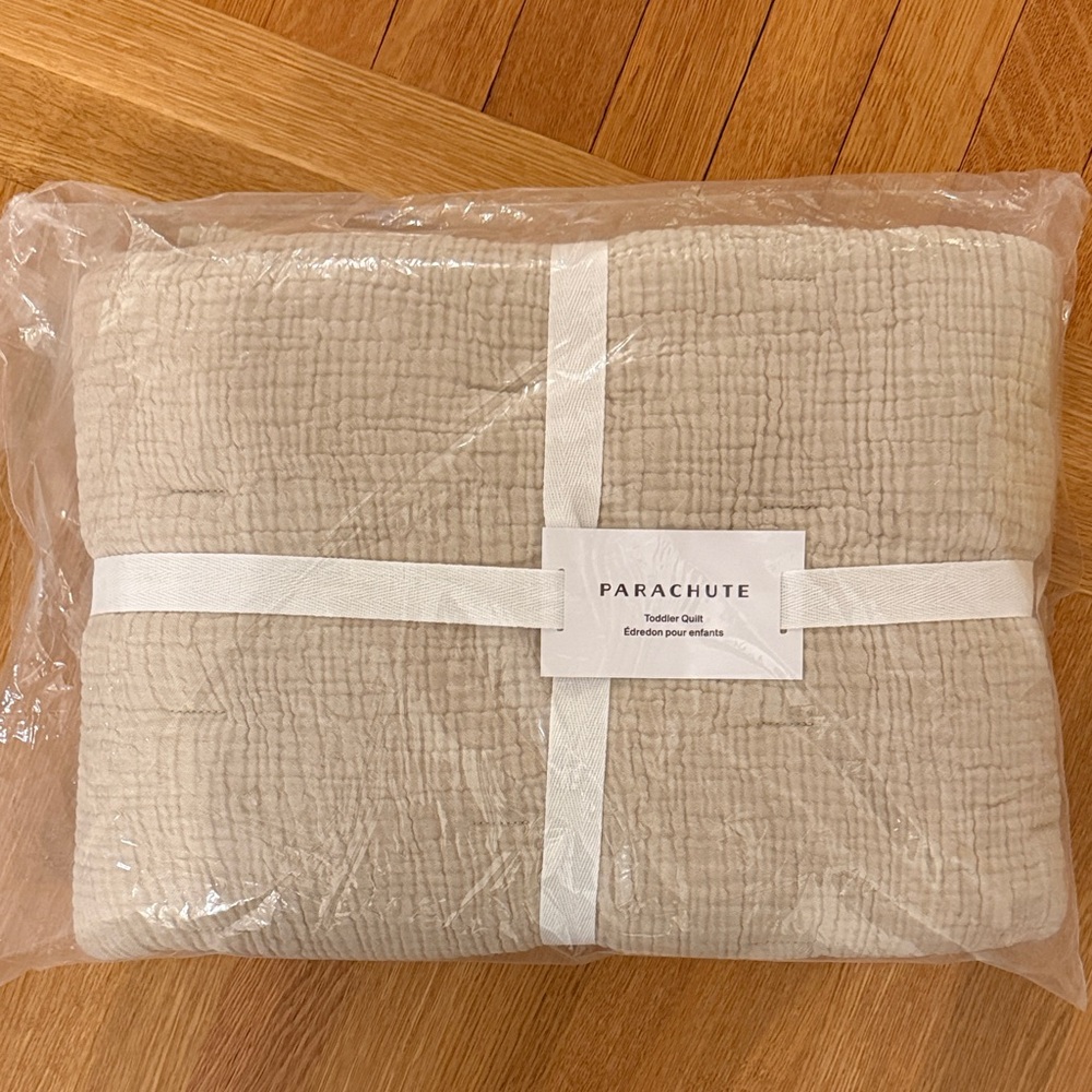 Parachute Cloud Cotton Toddler Quilt in Soft Beige